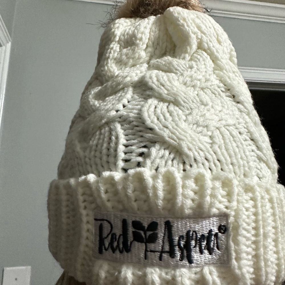Red Aspen Beanie- BRAND NEE